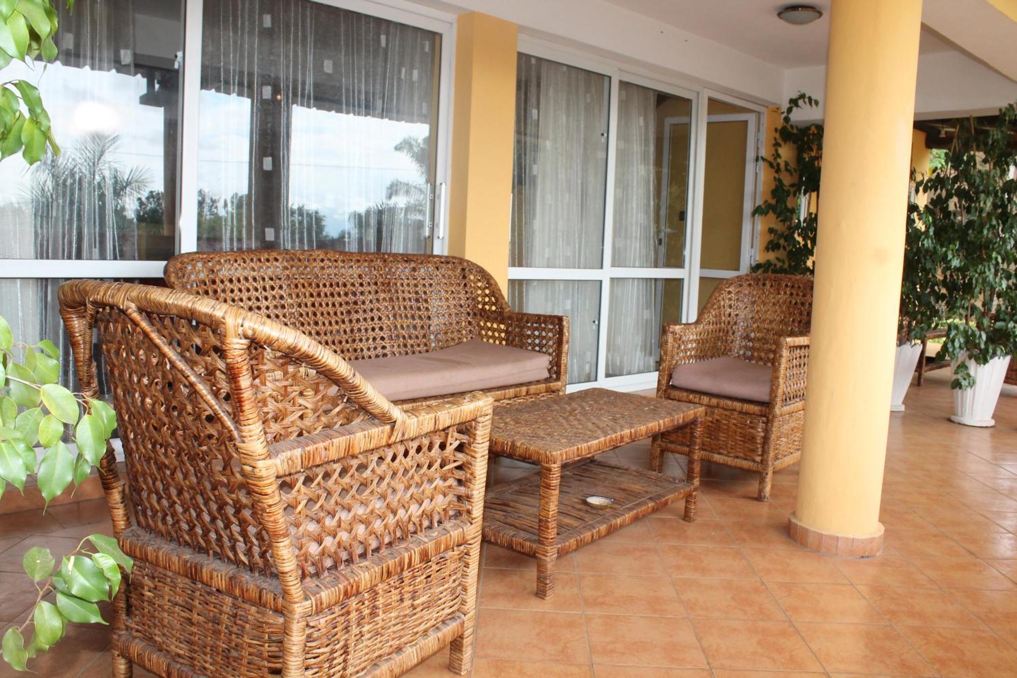 Aparthotel Jardin Tropical Бужумбура Экстерьер фото