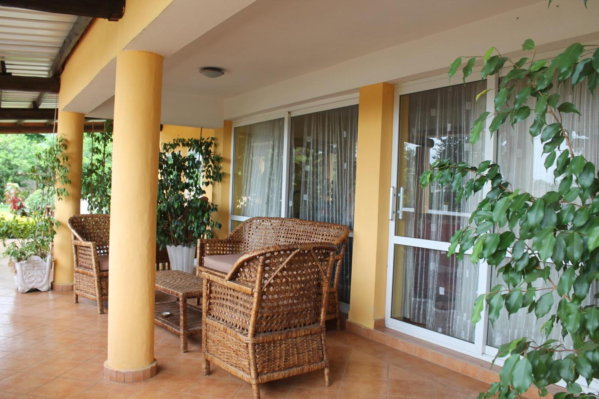 Aparthotel Jardin Tropical Бужумбура Экстерьер фото