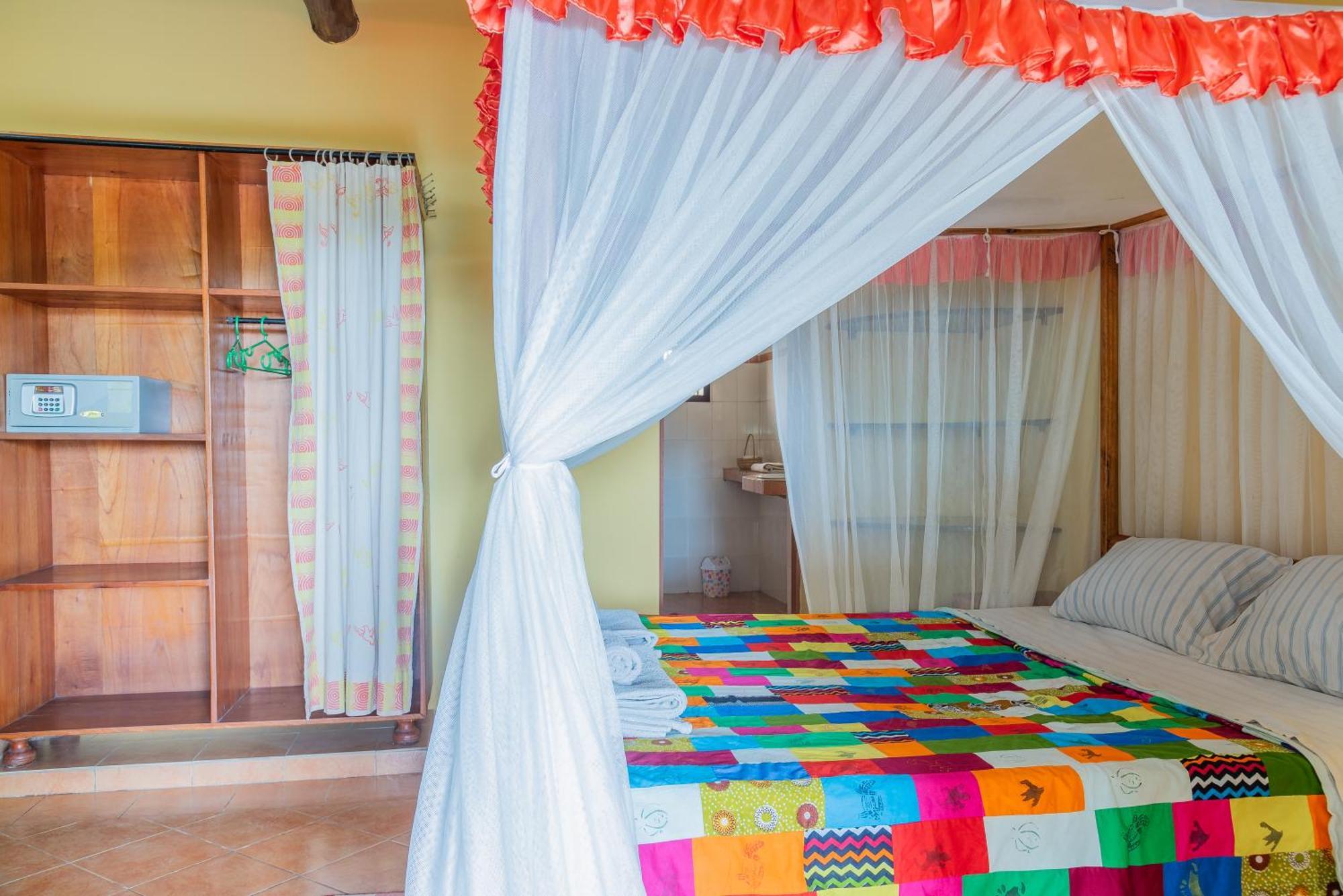 Aparthotel Jardin Tropical Бужумбура Экстерьер фото