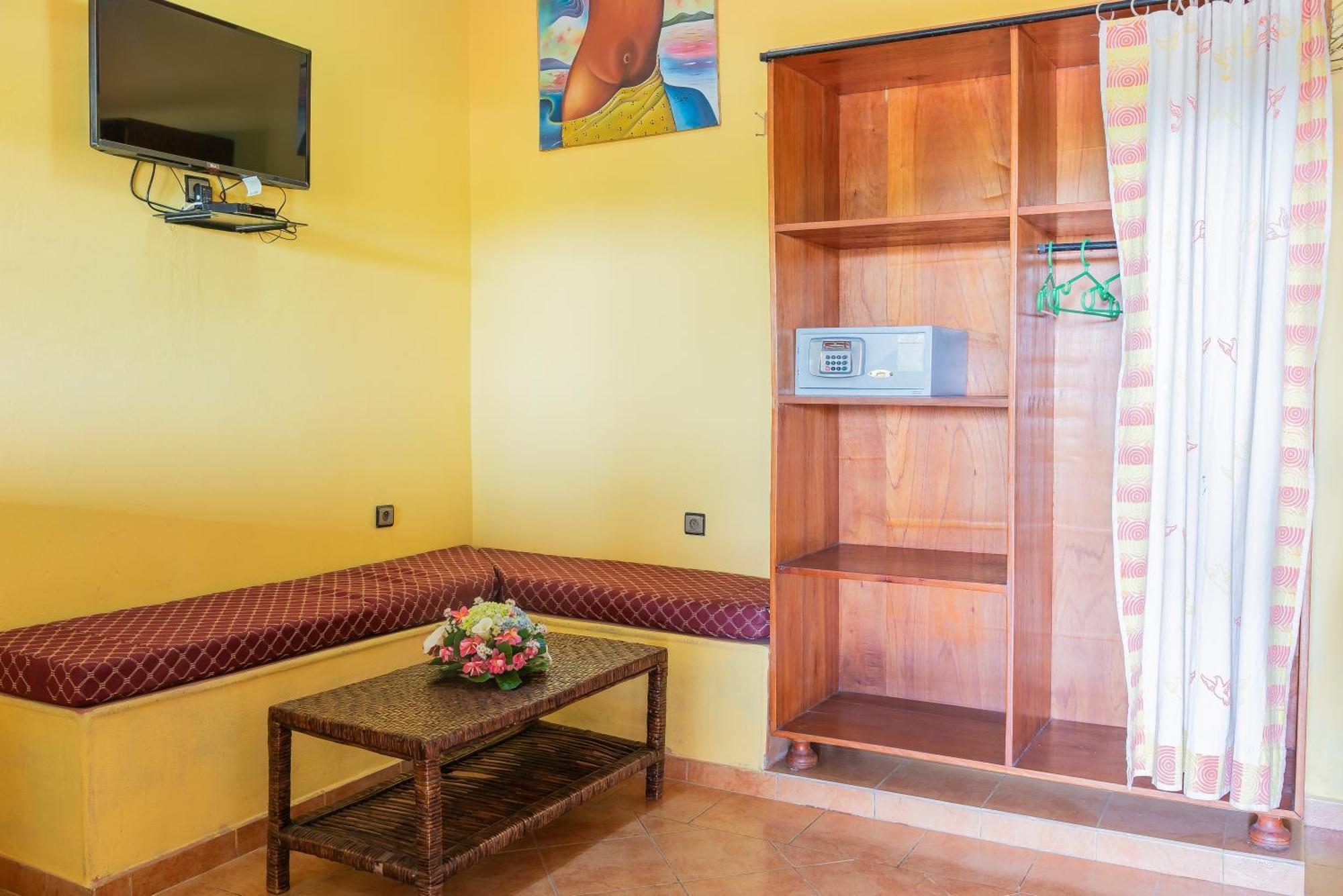 Aparthotel Jardin Tropical Бужумбура Экстерьер фото